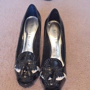 WOMENS-WHITE-HOUSE-BLACK-MARKET-KATE-PATENT HEELS